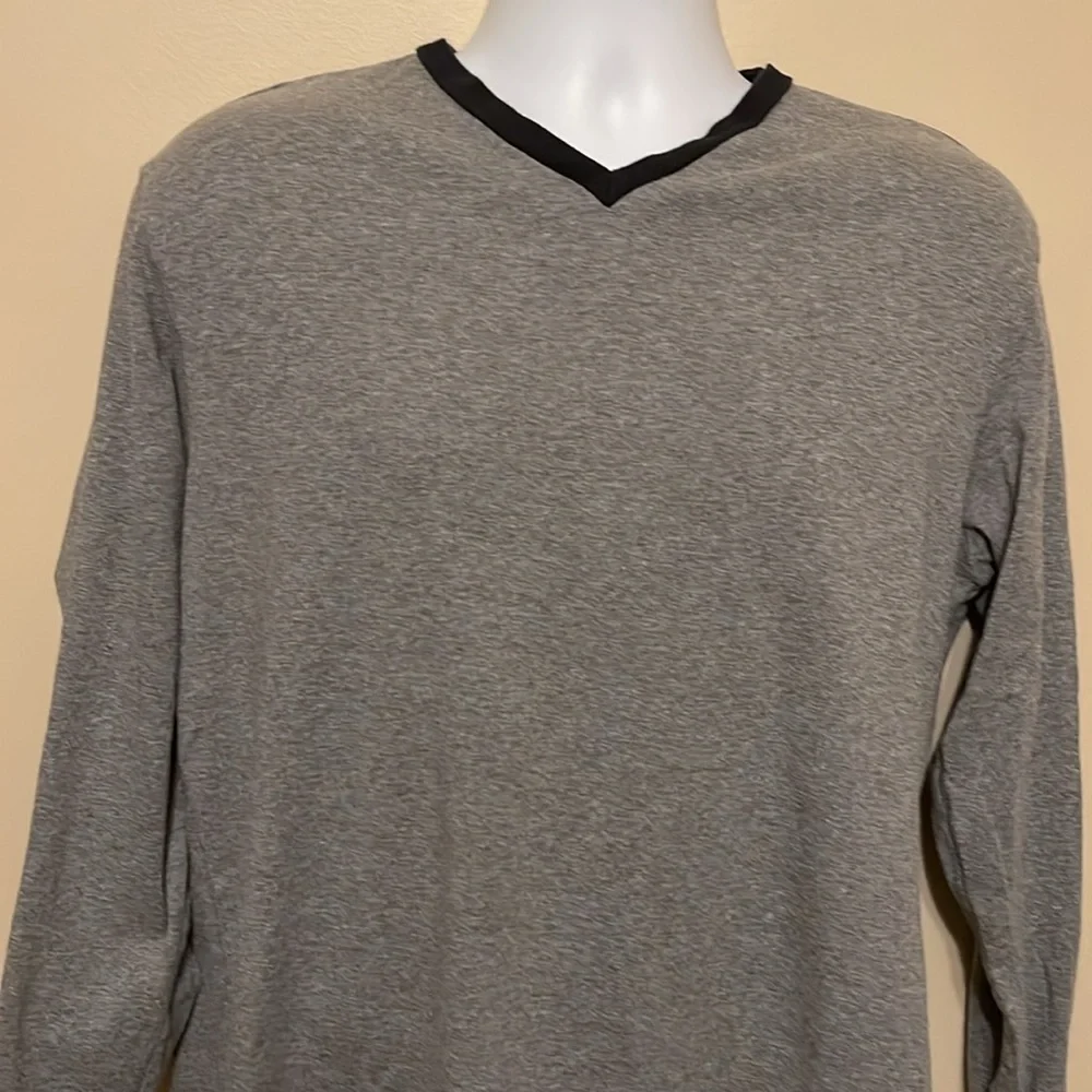 J. CREW V Neck Shirt. Size Large